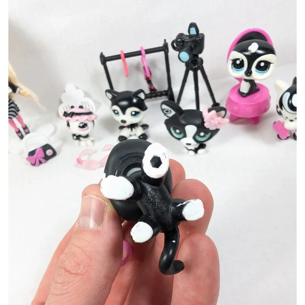 Littlest Pet Shop Blythe Fashion Shoot NEARLY COMPLETE Black & White Collection